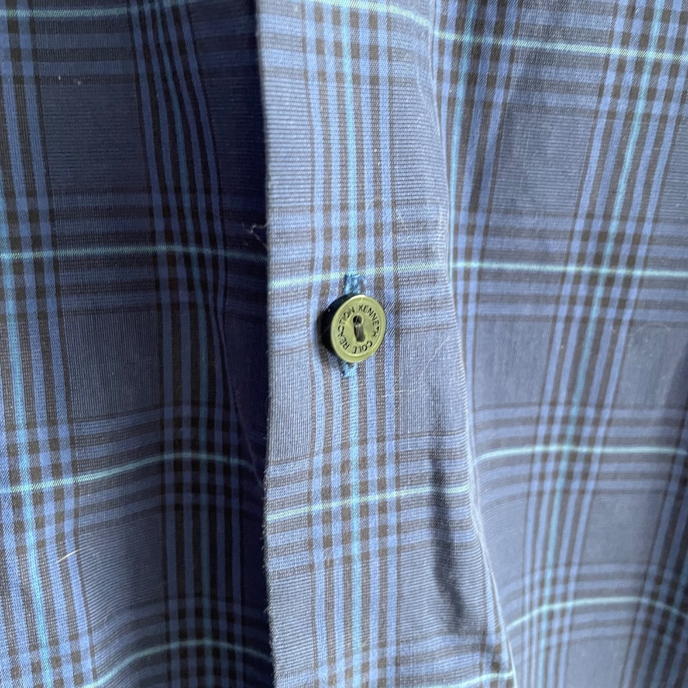 Kenneth Cole Reaction slim fit long sleeve, button down shirt - Men's Large - Picture 10 of 11